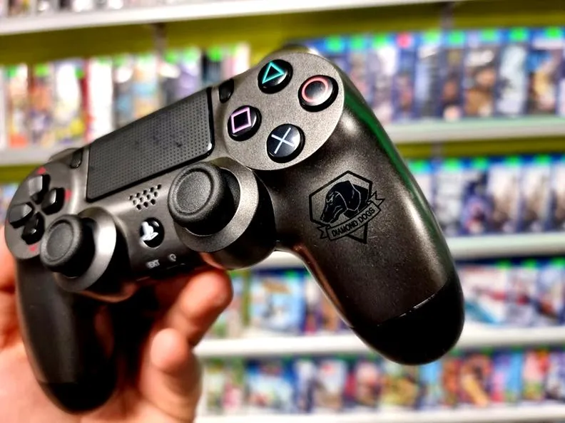 Pad PS4 do PS5